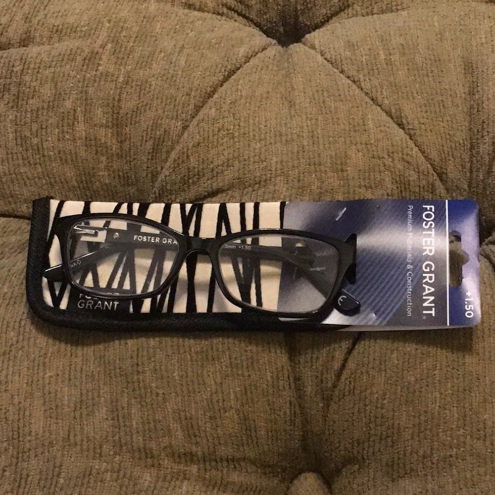 NWT Foster Grant reading glasses and matching case